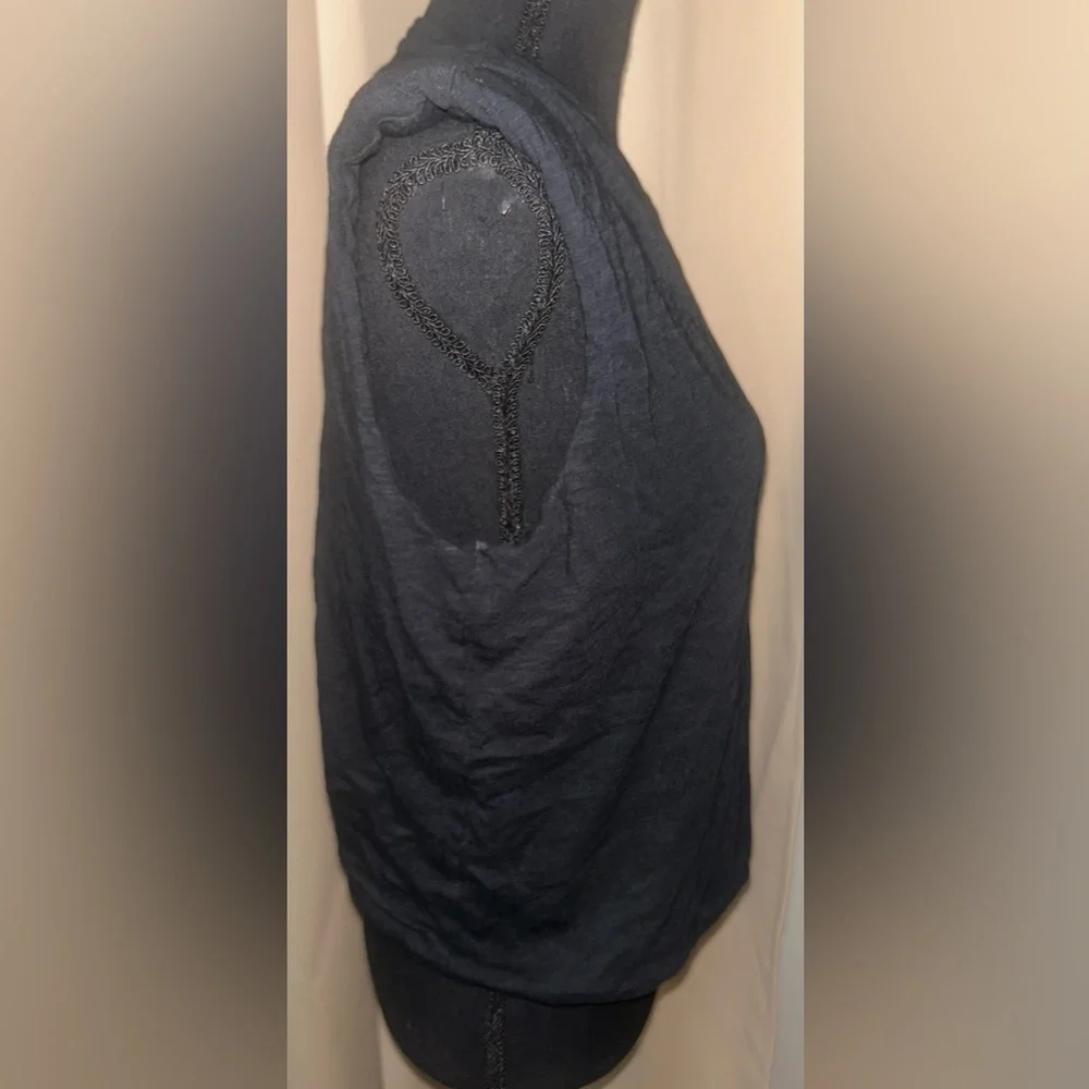 Joe’s Jeans Brand THE ARDEN SLEEVELESS TEE. Black. Size medium. - Picture 3 of 6